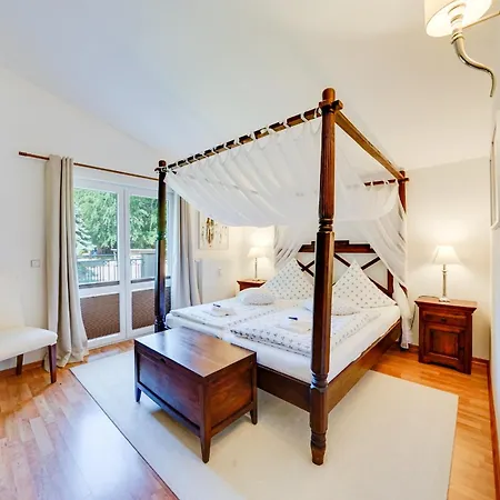 Wald & Apartments, I Waldgefluester *