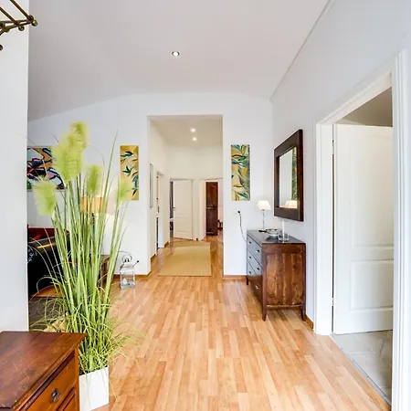 Wald & Apartments, I Waldgefluester